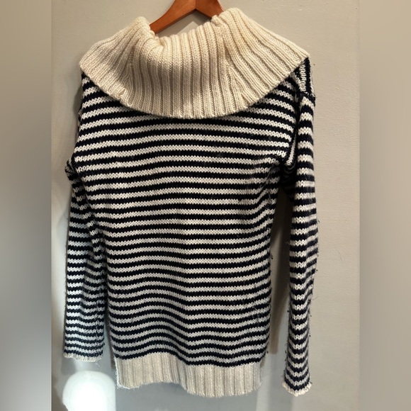 Banana Republic neck and Cream Striped cowl neck Sweater wool cabin core - Picture 12 of 12